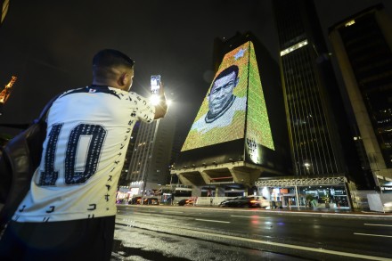 Brazil to enter three-day mourning period after Pel&eacute;&#039;s death before funeral in Santos